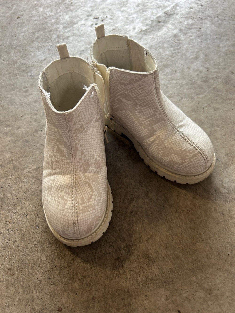 Carters Size 9 Toddler White Snake-Print Boots
